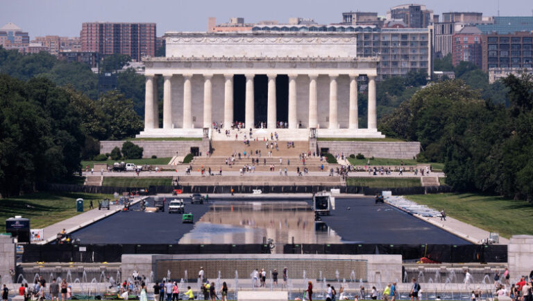 dupa-sala-de-bal-de-la-casa-alba,-donald-trump-are-o-noua-ambitie:-o-promenada-in-inima-washingtonului-care-sa-i-poarte-numele
