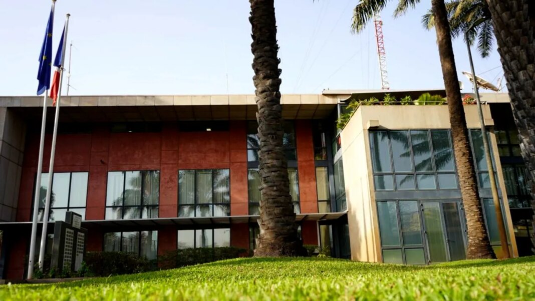 diplomat-francez,-condamnat-la-20-de-ani-de-inchisoare-de-o-instanta-din-africa
