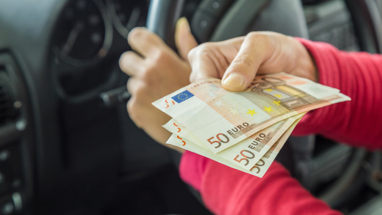 un-sofer-din-bucuresti-a-incercat-sa-mituiasca-un-politist-de-la-rutiera-cu-2.000-de-euro-pentru-a-scapa-de-dosar-penal un-sofer-din-bucuresti-a-incercat-sa-mituiasca-un-politist-de-la-rutiera-cu-2.000-de-euro-pentru-a-scapa-de-dosar-penal