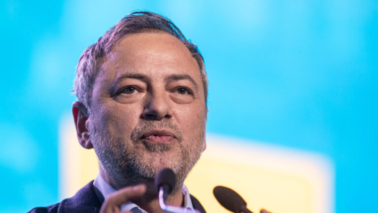 lider-pnl-ataca-psd:-au-adus-in-romania-modelul-economic-las-fierbinti.-consumi-pe-caiet,-dar-altcineva-plateste-datoria 