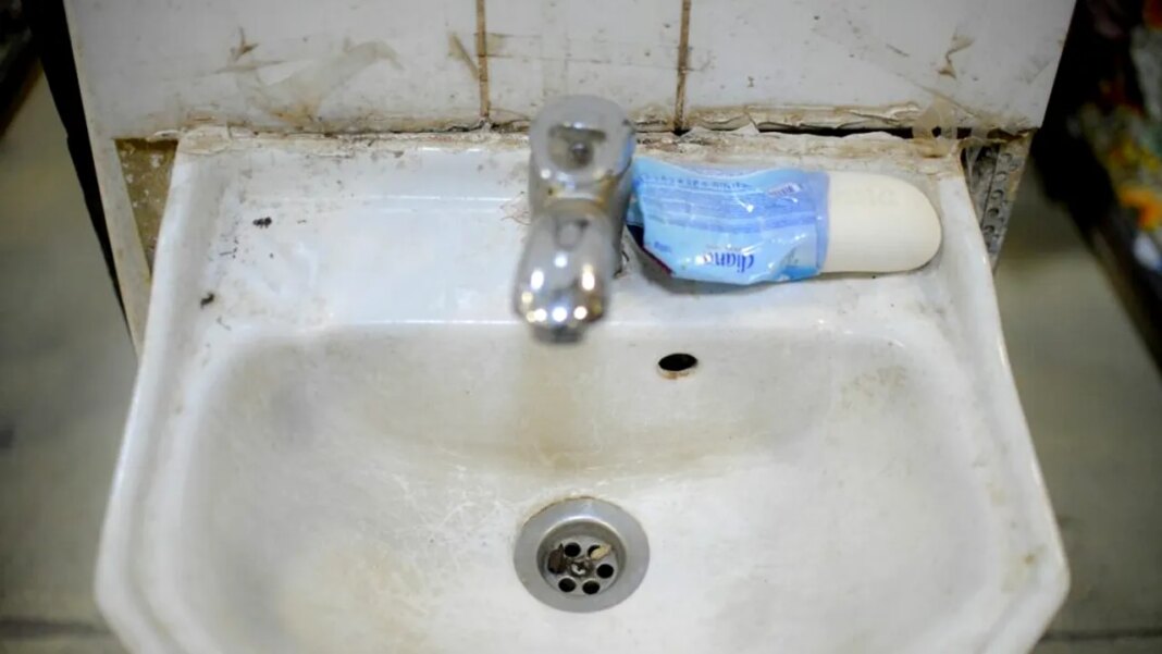 trei-metode-simple-de-a-mentine-scurgerile-din-casa-impecabile-fara-sa-chemi-un-instalator