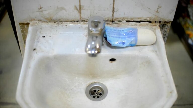 trei-metode-simple-de-a-mentine-scurgerile-din-casa-impecabile-fara-sa-chemi-un-instalator
