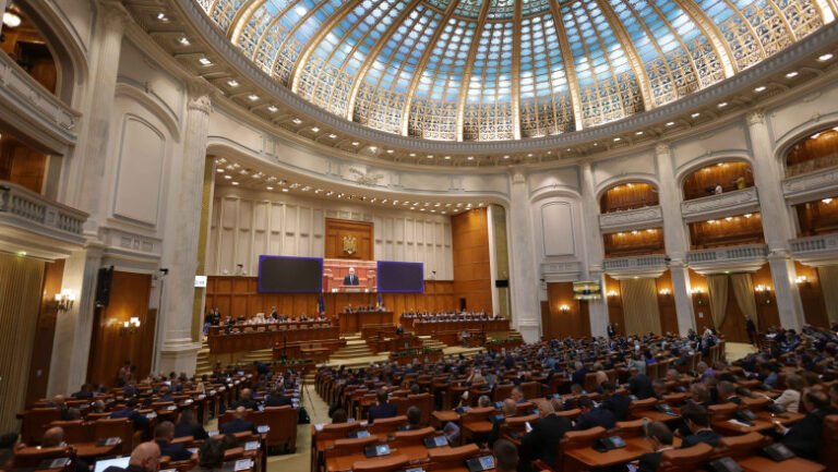 proiect-de-lege-pentru-ca-fostii-colaboratori-ai-securitatii-si-cei-condamnati-definitiv-sa-ramana-fara-ordine-si-medalii