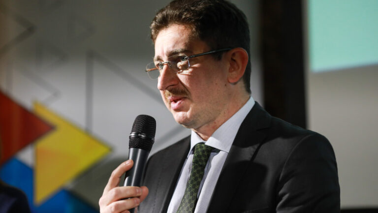 zece-mari-banci-au-fost-amendate-cu-710-milioane-de-euro,-pentru-manipularea-robor,-anunta-consiliul-concurentei