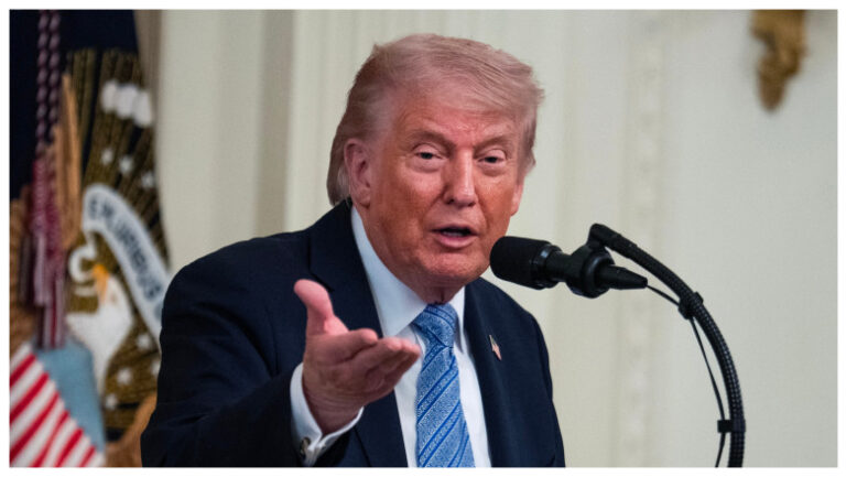 trump-jigneste-din-nou-o-jurnalista-si-pleaca-brusc-in-mijlocul-interviului:-„ori-esti-partinitoare,-ori-esti-proasta”