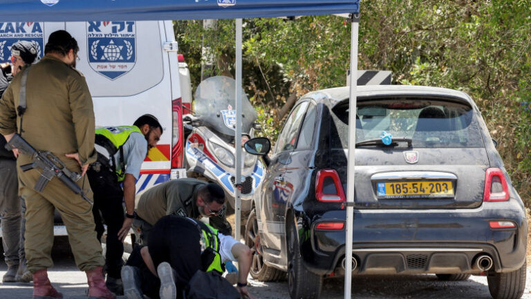 atac-armat-in-israel:-un-mort-si-cinci-raniti.-atacatorul,-un-arab-israelian,-a-fost-ucis