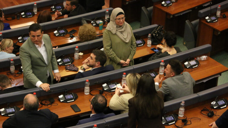 alegeri-legislative-anticipate-in-kosovo.-oamenii-sunt-chemati-a-treia-oara-la-urne-in-doar-un-an-jumatate