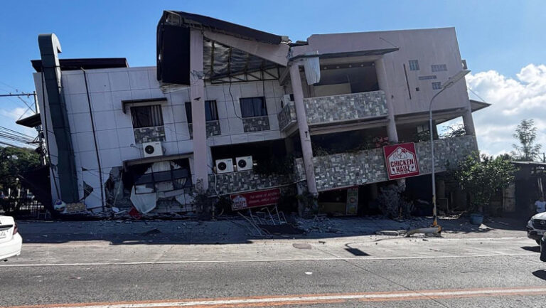 cutremur-puternic-in-filipine,-urmat-de-alerta-de-tsunami
