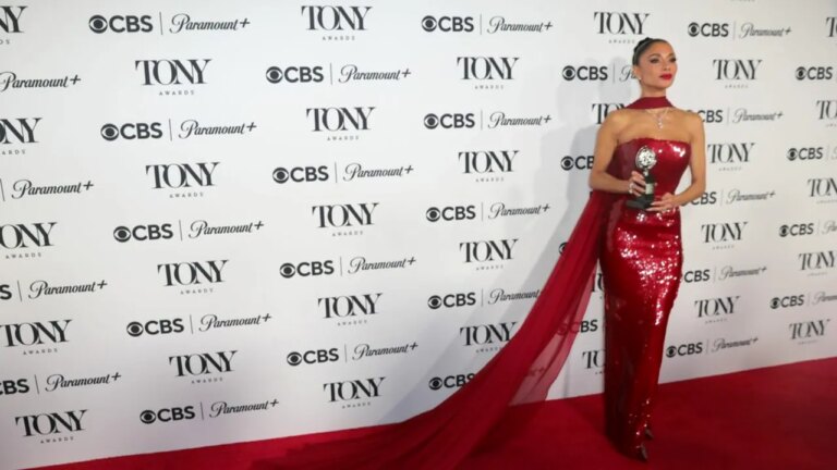 una-dintre-cele-mai-extravagante-editii-ale-premiilor-tony:-musicaluri-excentrice-si-reveniri-legendare-pe-broadway
