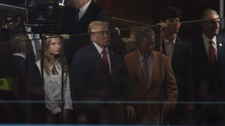 trump-a-fost-huiduit-puternic-la-madison-square-garden,-in-timpul-unui-meci-din-finala-nba
