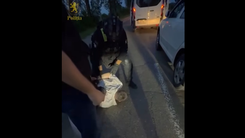 un-barbat-viral-pe-tiktok-care-ii-cerea-lui-putin-sa-invadeze-chisinaul-a-fost-retinut-la-intoarcerea-in-moldova-din-germania un-barbat-viral-pe-tiktok-care-ii-cerea-lui-putin-sa-invadeze-chisinaul-a-fost-retinut-la-intoarcerea-in-moldova-din-germania