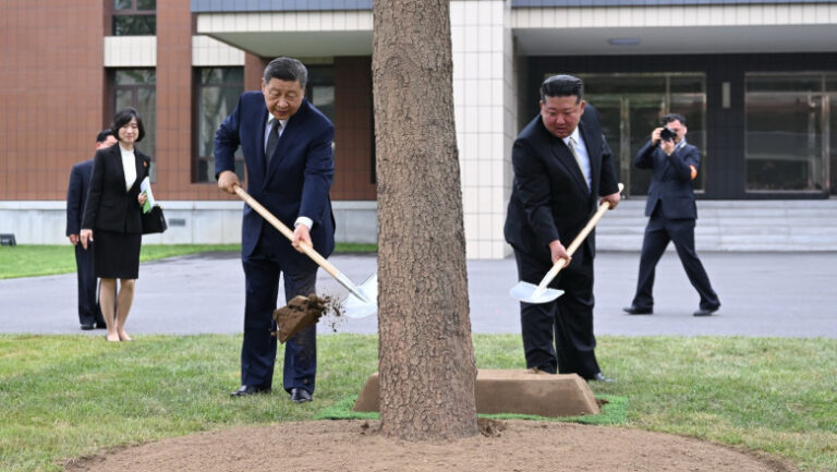kim-jong-un-si-xi-jinping-au-convenit-sa-consolideze-relatiile-dintre-cele-doua-tari