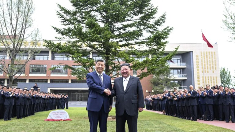 xi-jinping-anunta-un-„consens-important”-cu-coreea-de-nord-in-urma-vizitei-liderului-chinez-la-phenian
