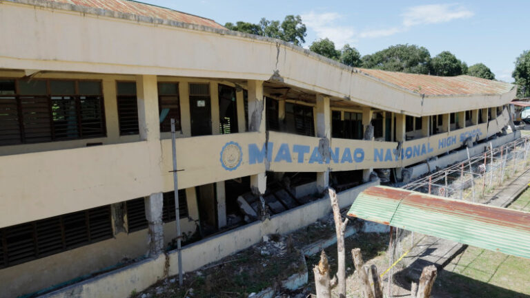 bilantul-cutremurului-din-filipine-a-urcat-la-37-de-morti-si-aproape-500-de-raniti