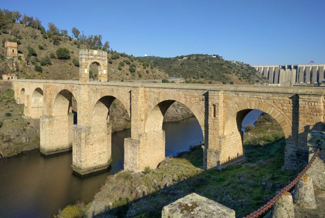 tragedie-pe-dn1:-o-femeie-a-murit,-iar-alte-trei-persoane-au-fost-ranite-dupa-un-impact-devastator-intre-un-tir,-o-cisterna-si-doua-autoturisme tragedie-pe-dn1:-o-femeie-a-murit,-iar-alte-trei-persoane-au-fost-ranite-dupa-un-impact-devastator-intre-un-tir,-o-cisterna-si-doua-autoturisme