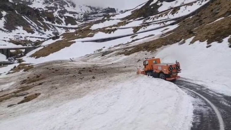 drumarii-au-terminat-deszapezirea-pe-transfagarasan.-cand-ar-urma-sa-fie-deschis-drumul