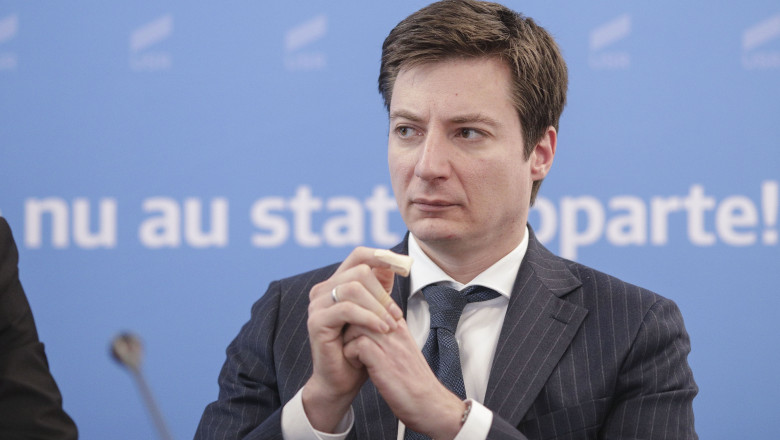 andrei-caramitru-e-sceptic-ca-romanii-isi-vor-recupera-banii-dupa-sanctionarea-bancilor-de-catre-cc. -„garantat,-doi-ani-de-recesiune” andrei-caramitru-e-sceptic-ca-romanii-isi-vor-recupera-banii-dupa-sanctionarea-bancilor-de-catre-cc. -„garantat,-doi-ani-de-recesiune”