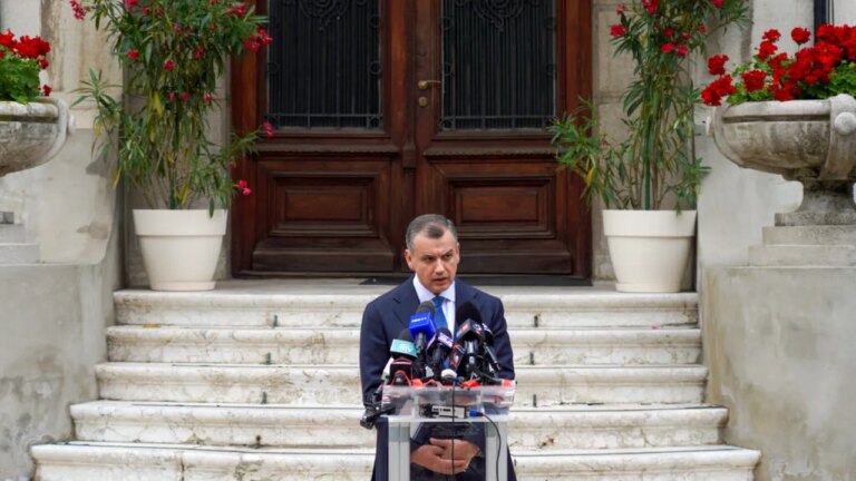 „m-as-bucura-ca-ciucu-sa-vina-in-guvern”.-premierul-desemnat,-anunt-in-premiera