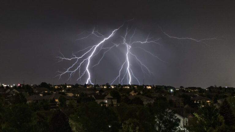 cod-rosu-de-furtuna-in-suceava,-cod-portocaliu-in-17-judete.-meteorologii-anunta-ca,-dupa-valul-de-ploi,-vremea-se-raceste-brusc