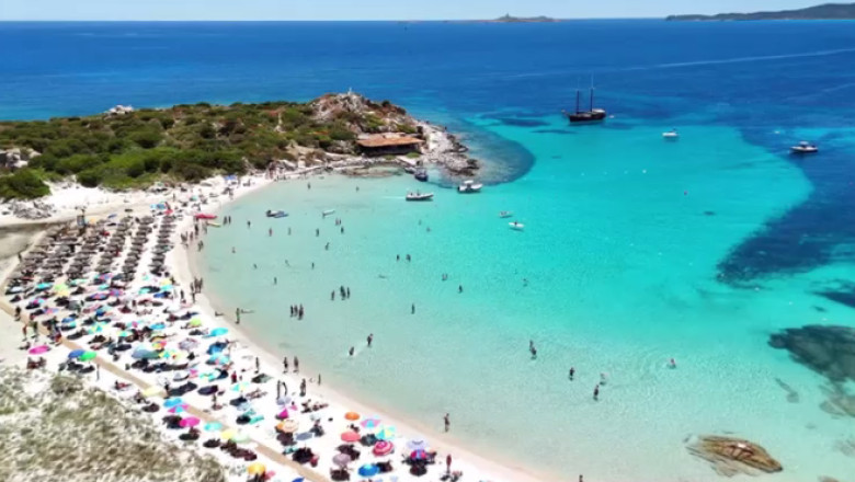 restrictie-controversata-pe-o-plaja-celebra-din-italia.-sunt-vizati-turistii-cu-varste-cuprinse-intre-10-si-65-de-ani restrictie-controversata-pe-o-plaja-celebra-din-italia.-sunt-vizati-turistii-cu-varste-cuprinse-intre-10-si-65-de-ani
