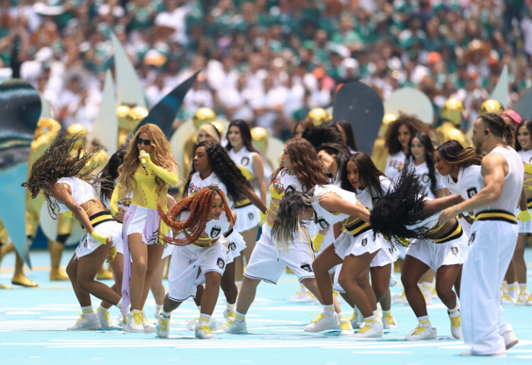 campionatul-mondial-de-fotbal-2026,-deschis-oficial-cu-o-festivitate-la-ciudad-de-mexico:-shakira,-show-pe-stadionul-azteca