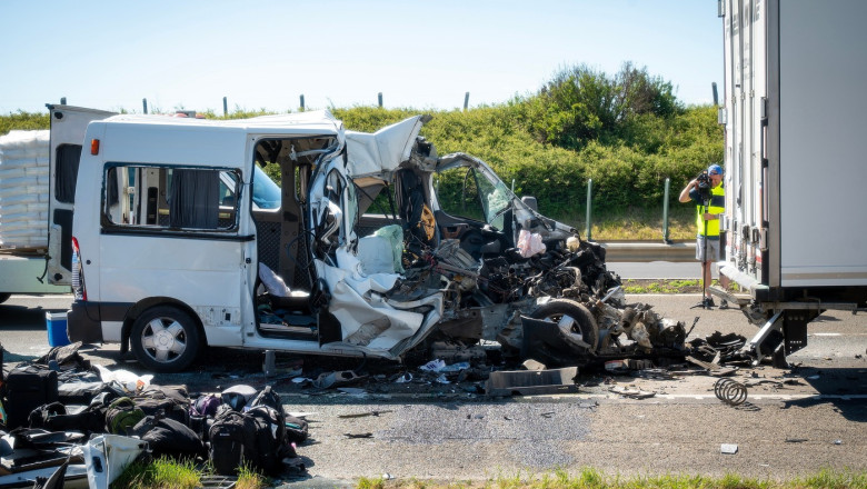 opt-cetateni-straini-morti-in-ungaria,-in-doua-accidente-au-fost-implicate-un-camion-si-un-microbuz-inmatriculate-in-r.moldova opt-cetateni-straini-morti-in-ungaria,-in-doua-accidente-au-fost-implicate-un-camion-si-un-microbuz-inmatriculate-in-r.moldova