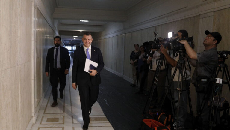 lista-cu-numele-pe-care-eugen-tomac-le-propune-pentru-a-forma-guvernul.-premierul-desemnat-a-trimis-o-partidelor-politice