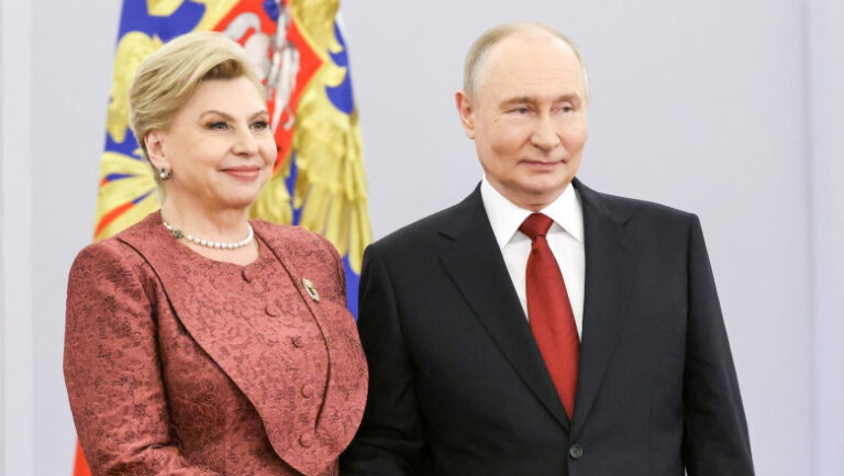 ceremonie-la-kremlin.-putin-cere-unitate-si-patriotism-de-ziua-rusiei,-in-timp-ce-ucraina-a-lansat-un-atac-masiv-cu-drone