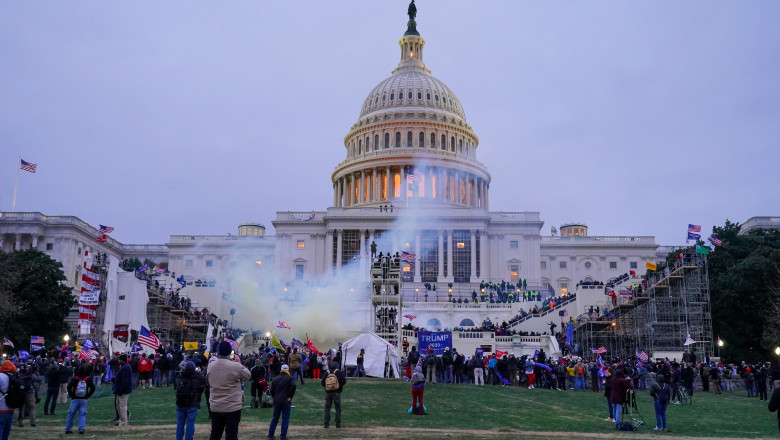participantii-la-asaltul-capitoliului-sua-ar-putea-cere-despagubiri-de-la-statul-american.-noua-strategie-a-aliatilor-lui-donald-trump participantii-la-asaltul-capitoliului-sua-ar-putea-cere-despagubiri-de-la-statul-american.-noua-strategie-a-aliatilor-lui-donald-trump