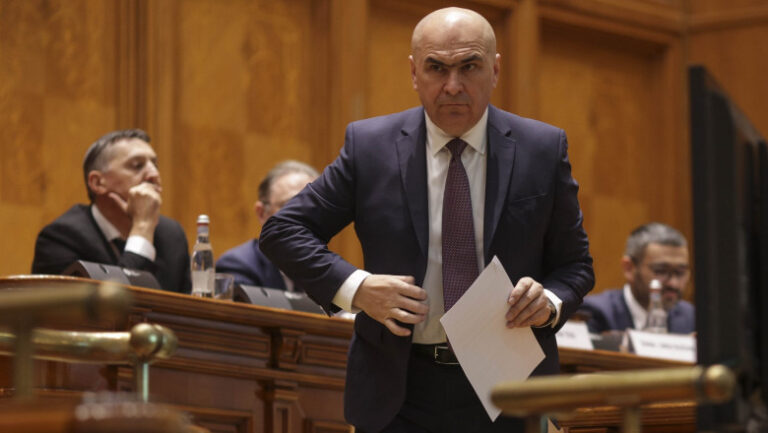 bolojan,-intrebat-daca,-in-cazul-unor-noi-discutii-pentru-guvern,-pnl-l-ar-propune-premier:-„vom-veni-cu-o-solutie”