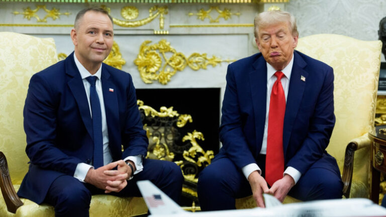 karol-nawrocki-se-va-intalni-cu-trump-pentru-a-treia-oara-intr-un-an.-avertismentul-lui-donald-tusk:-„sa-nu-se-lase-prin-in-cusca”