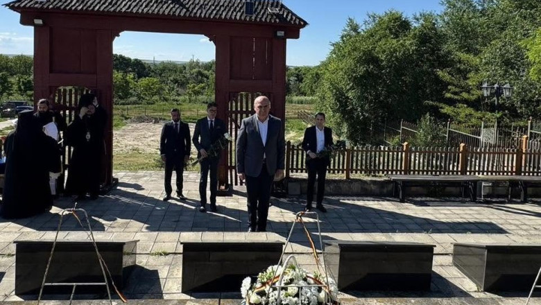 ilie-bolojan-a-depus-o-coroana-la-manastirea-eroilor-romani-de-la-tiganca,-republica-moldova,-in-memoria-soldatilor-morti-in-1941 ilie-bolojan-a-depus-o-coroana-la-manastirea-eroilor-romani-de-la-tiganca,-republica-moldova,-in-memoria-soldatilor-morti-in-1941