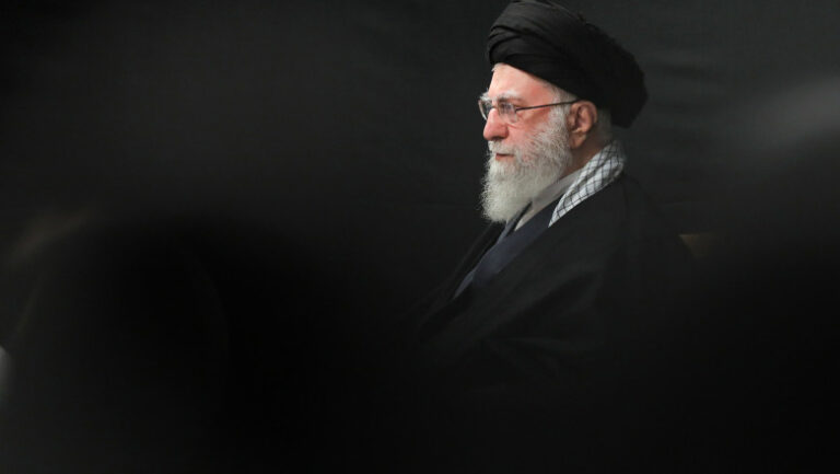 fostul-lider-suprem-iranian-ali-khamenei-va-fi-inmormantat-la-9-iulie