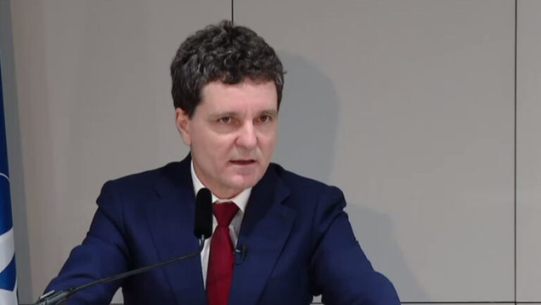 presedintele-nicusor-dan-a-semnat-decretul-privind-desemnarea-lui-adrian-vestea-candidat-la-functia-de-prim-ministru