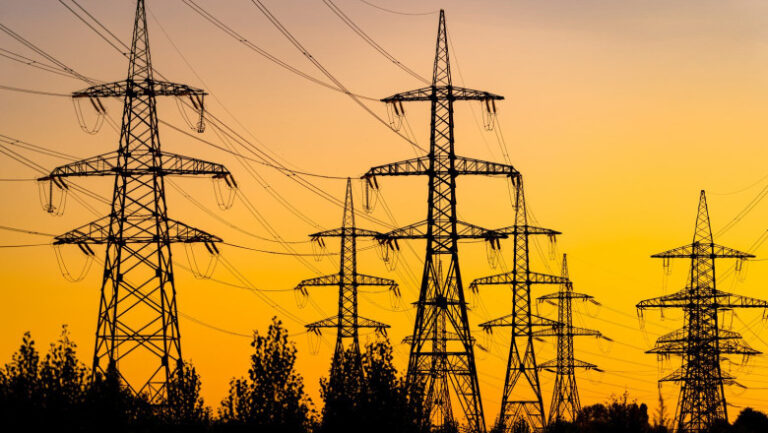 productia-de-energie-a-romaniei-a-scazut-in-primele-patru-luni-din-2026.-consumul-populatiei-s-a-redus-cu-peste-10%