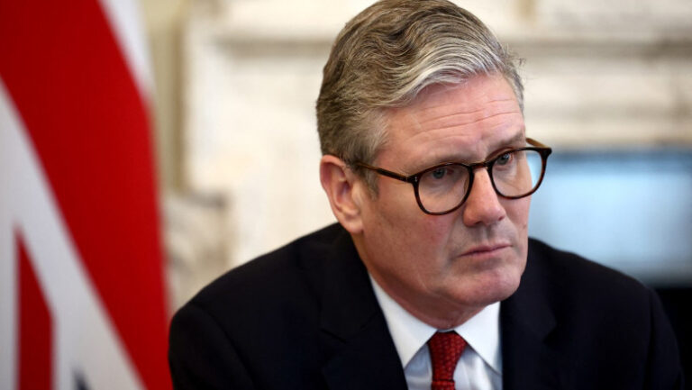 marea-britanie-va-interzice-retelele-sociale-pentru-copiii-sub-16-ani.-keir-starmer:-„interdictia-totala-este-alegerea-corecta”