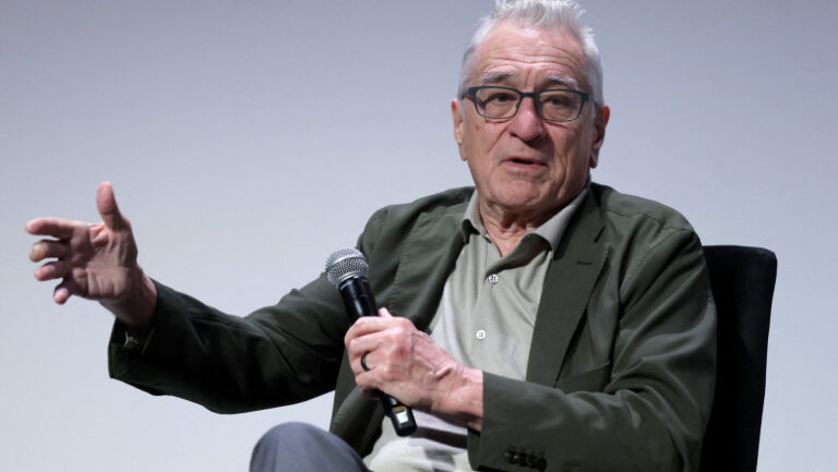 robert-de-niro-il-ataca-din-nou-pe-donald-trump:-„nu-pot-iubi-o-tara-condusa-de-un-tiran-rasist,-misogin-si-xenofob”