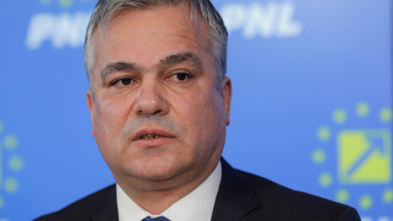 premierul-desemnat,-insotit-de-un-lider-psd-la-negocierile-cu-alesii-ex-pot.-ce-a-negociat-vestea-cu-partidele-mici-din-parlament