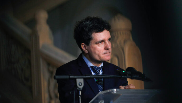 presedintele-nicusor-dan-a-cerut-parlamentului-reexaminarea-modificarilor-din-legea-minelor.-ce-prevederi-contesta