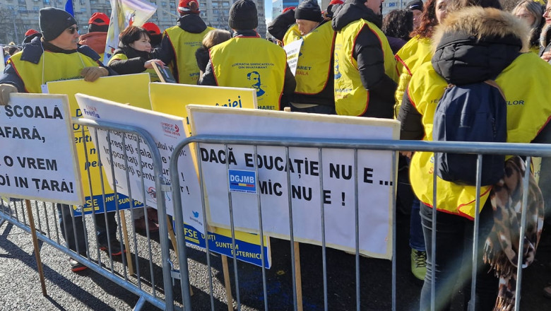 protest-la-guvern-si-parlament:-sindicalistii-din-educatie-sunt-nemultumiti-de-legea-salarizarii.-restrictii-de-trafic-in-capitala protest-la-guvern-si-parlament:-sindicalistii-din-educatie-sunt-nemultumiti-de-legea-salarizarii.-restrictii-de-trafic-in-capitala