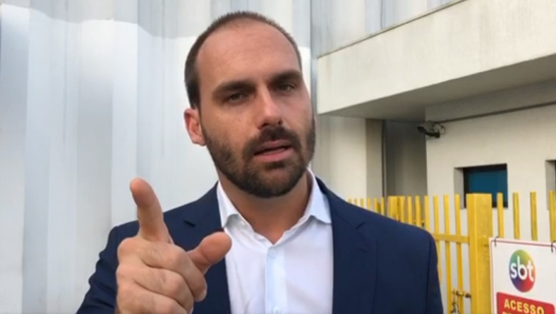 fiul-lui-jair-bolsonaro,-condamnat-in-brazilia-dupa-ce-a-cerut-sprijinul-sua-pentru-tatal-sau.-arma-gasita-in-casa-fostului-presedinte fiul-lui-jair-bolsonaro,-condamnat-in-brazilia-dupa-ce-a-cerut-sprijinul-sua-pentru-tatal-sau.-arma-gasita-in-casa-fostului-presedinte