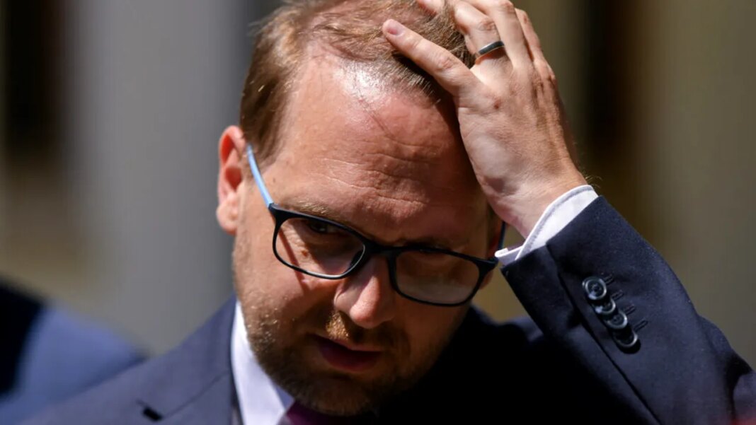 ziua-cea-mai-grea-pentru-dominic-fritz.-de-ce-verdictul-curtii-supreme-de-justitie-ii-poate-arunca-in-aer-cariera-politica ziua-cea-mai-grea-pentru-dominic-fritz.-de-ce-verdictul-curtii-supreme-de-justitie-ii-poate-arunca-in-aer-cariera-politica