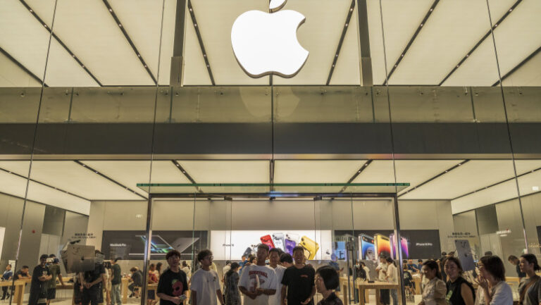 apple-pregateste-scumpiri-din-toamna.-cat-va-costa-primul-iphone-pliabil
