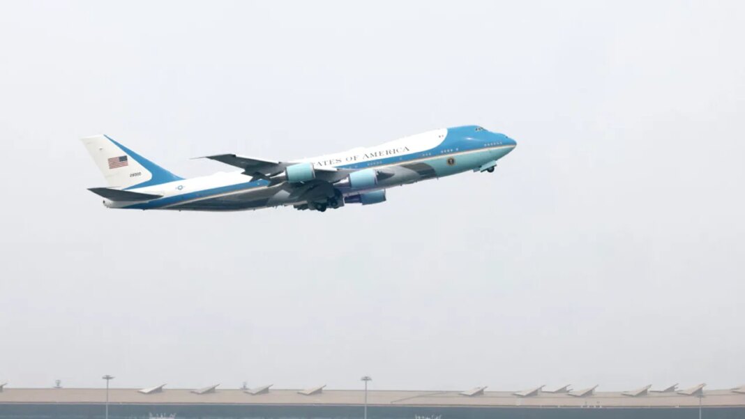 casa-alba-isi-ia-ramas-bun-de-la-avionul-prezidential-air-force-one,-care-este-in-serviciu-de-peste-30-de-ani casa-alba-isi-ia-ramas-bun-de-la-avionul-prezidential-air-force-one,-care-este-in-serviciu-de-peste-30-de-ani