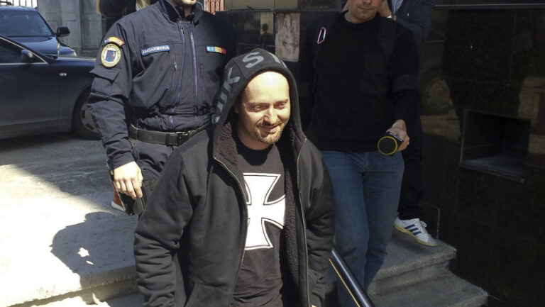 rapperul-cheloo-a-fost-incatusat-de-politie-si-dus-la-spital