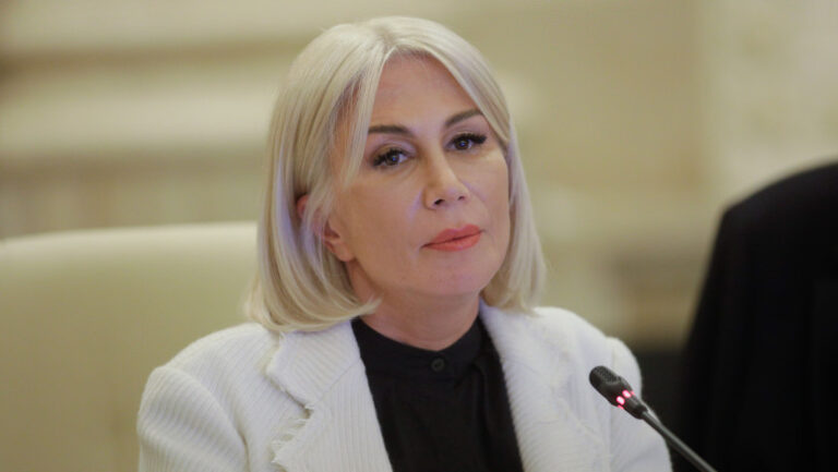 raluca-turcan:-„nu-exista-conflict-in-pnl,-ci-un-proces-de-separare-a-apelor”.-ce-spune-deputata-despre-un-guvern-vestea