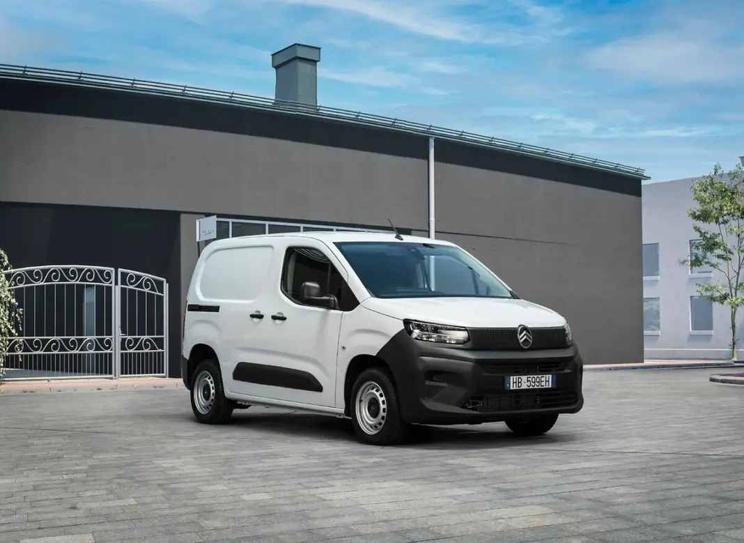 revolutie-in-segmentul-comercial:-stellantis-lanseaza-gama-„smart-compact-van”-–-eficienta-maxima-pentru-profesionisti revolutie-in-segmentul-comercial:-stellantis-lanseaza-gama-„smart-compact-van”-–-eficienta-maxima-pentru-profesionisti
