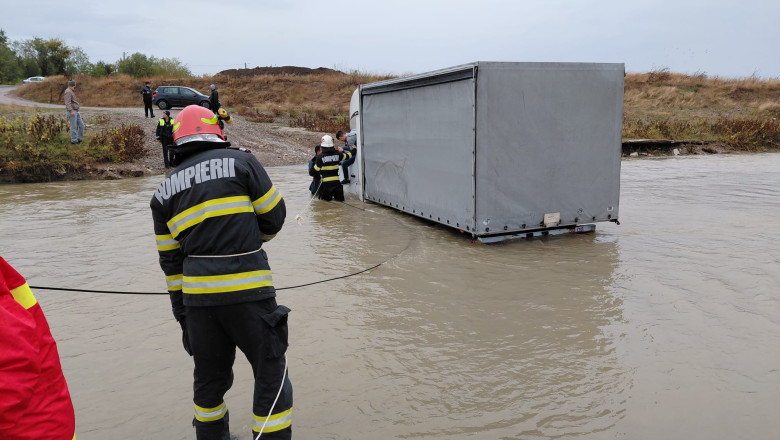 cod-portocaliu-de-inundatii-pe-mai-multe-rauri-din-dolj,-olt-si-arges:-viituri-rapide-si-depasiri-ale-cotelor-de-inundatie cod-portocaliu-de-inundatii-pe-mai-multe-rauri-din-dolj,-olt-si-arges:-viituri-rapide-si-depasiri-ale-cotelor-de-inundatie
