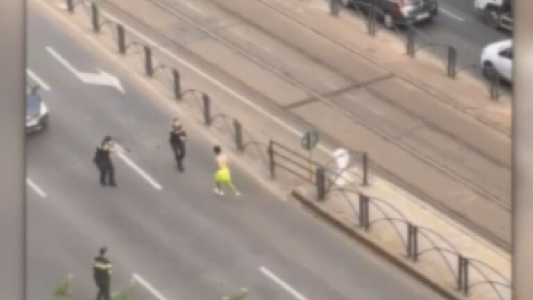 focuri-de-arma-pe-o-strada-in-bucuresti.-politia-a-incercat-sa-opreasca-un-tanar-suspectat-ca-si-a-injunghiat-tatal