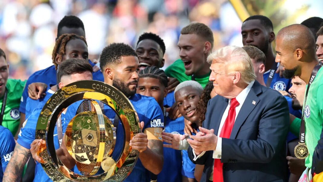 cupa-mondiala:-donald-trump-va-inmana-trofeul-echipei-castigatoare-/-asta-evoca-momentul-stanjenitor-de-anul-trecut,-de-la-cupa-cluburilor cupa-mondiala:-donald-trump-va-inmana-trofeul-echipei-castigatoare-/-asta-evoca-momentul-stanjenitor-de-anul-trecut,-de-la-cupa-cluburilor